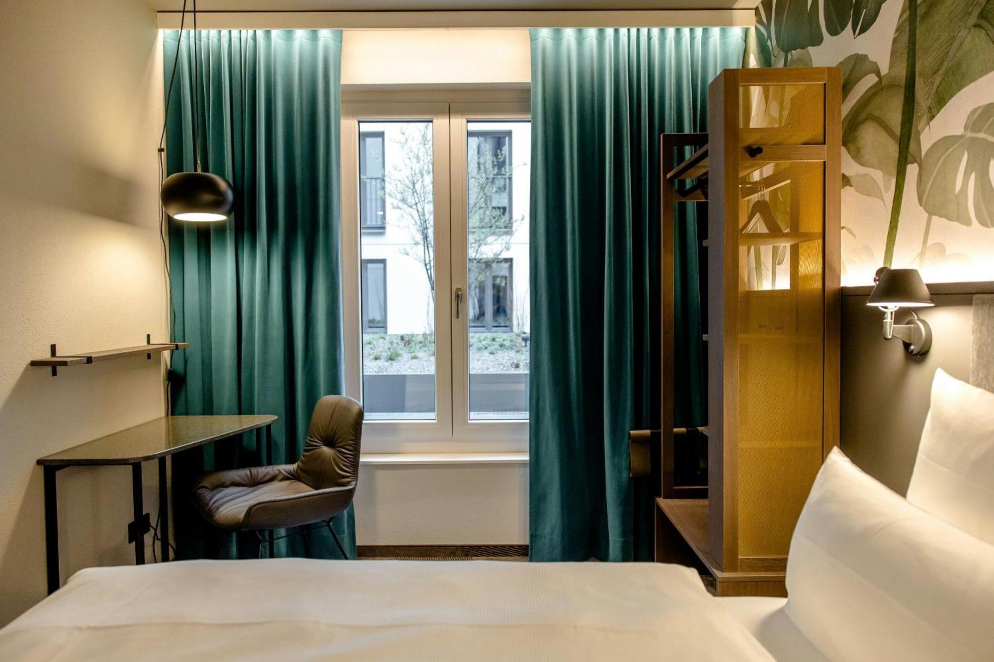 One Hauptbahnhof 3*